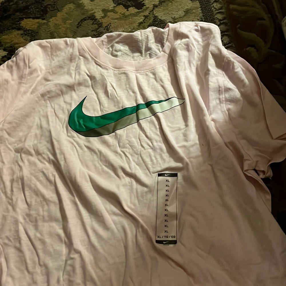 PINK XL WOMANS NIKE SHIRT